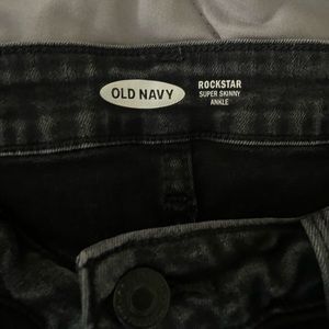 Old Navy Rockstar Super Skinny Black Jeans Ankle - Size 6. Ripped